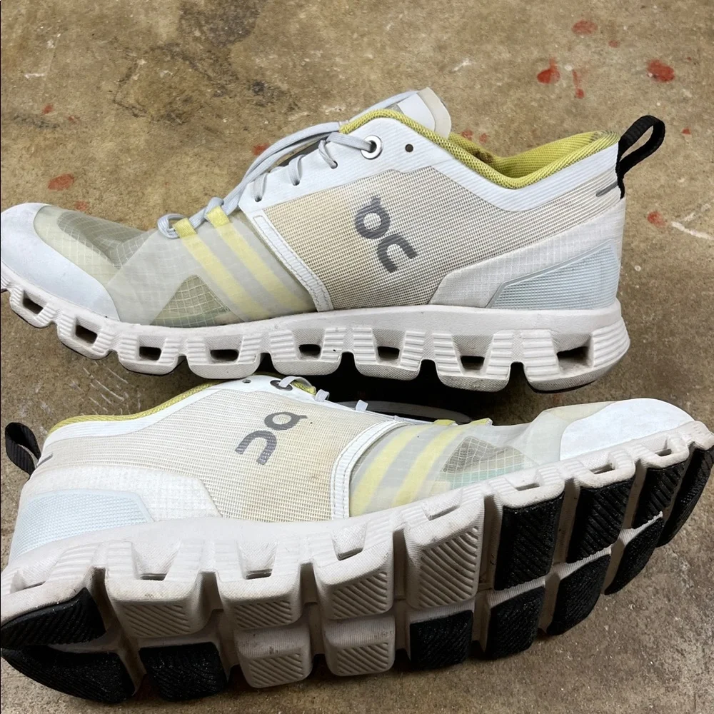 On Running Oncloud X Shift in Vapor Acacia 
Size: 8 - Picture 4 of 14